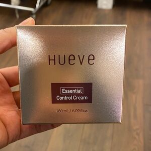 HUE Essential Control Cream - Metallic Gold